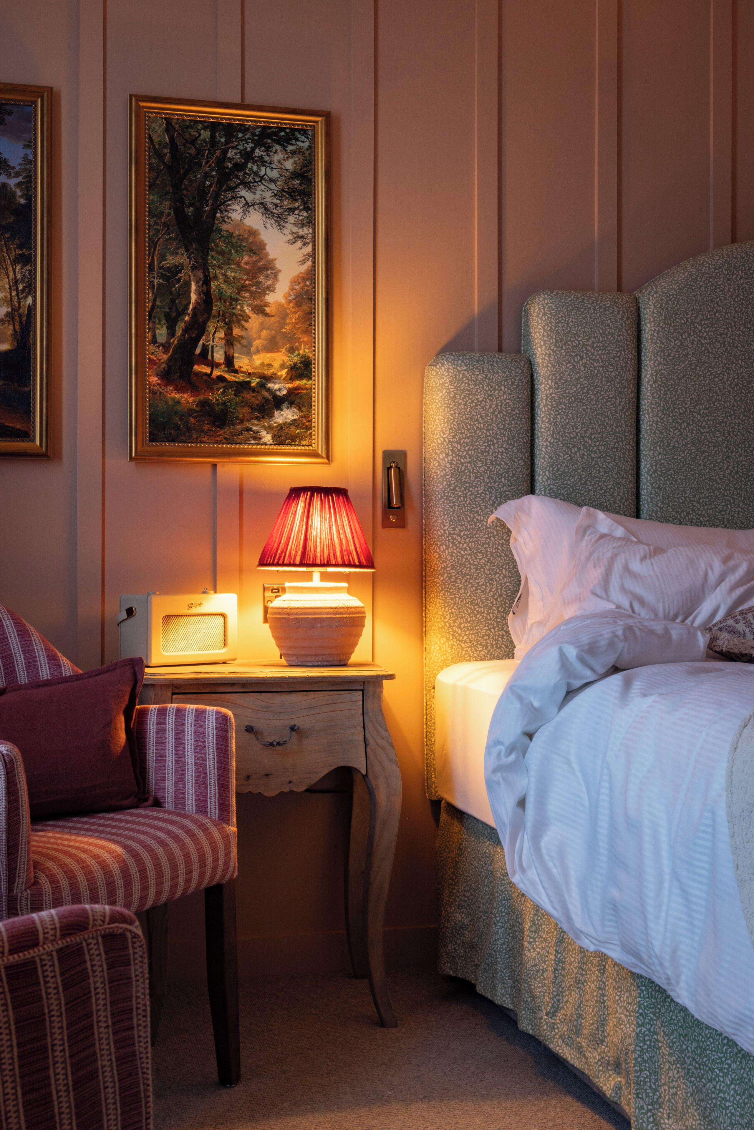 Habitación Elite | Ropa de cama de alta calidad y caja de seguridad en la habitación 