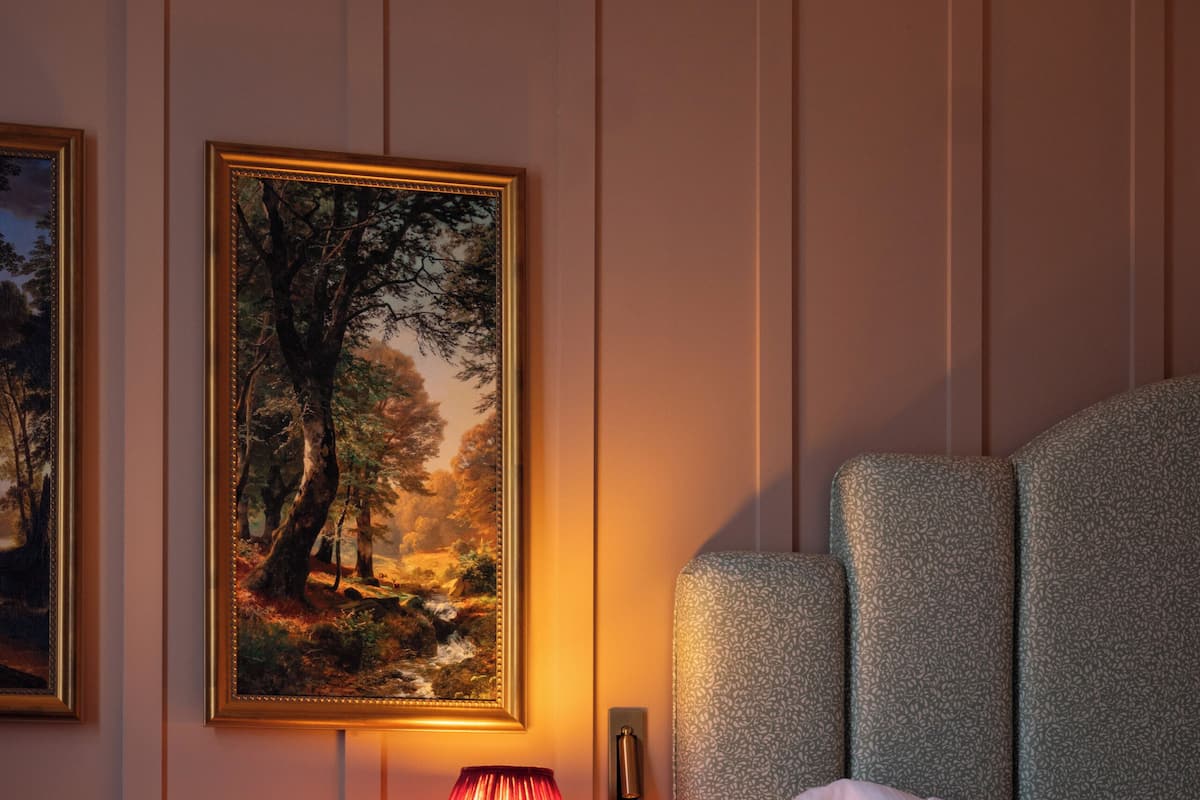 Elite-Zimmer | Hochwertige Bettwaren, Zimmersafe, Schreibtisch, schallisolierte Zimmer