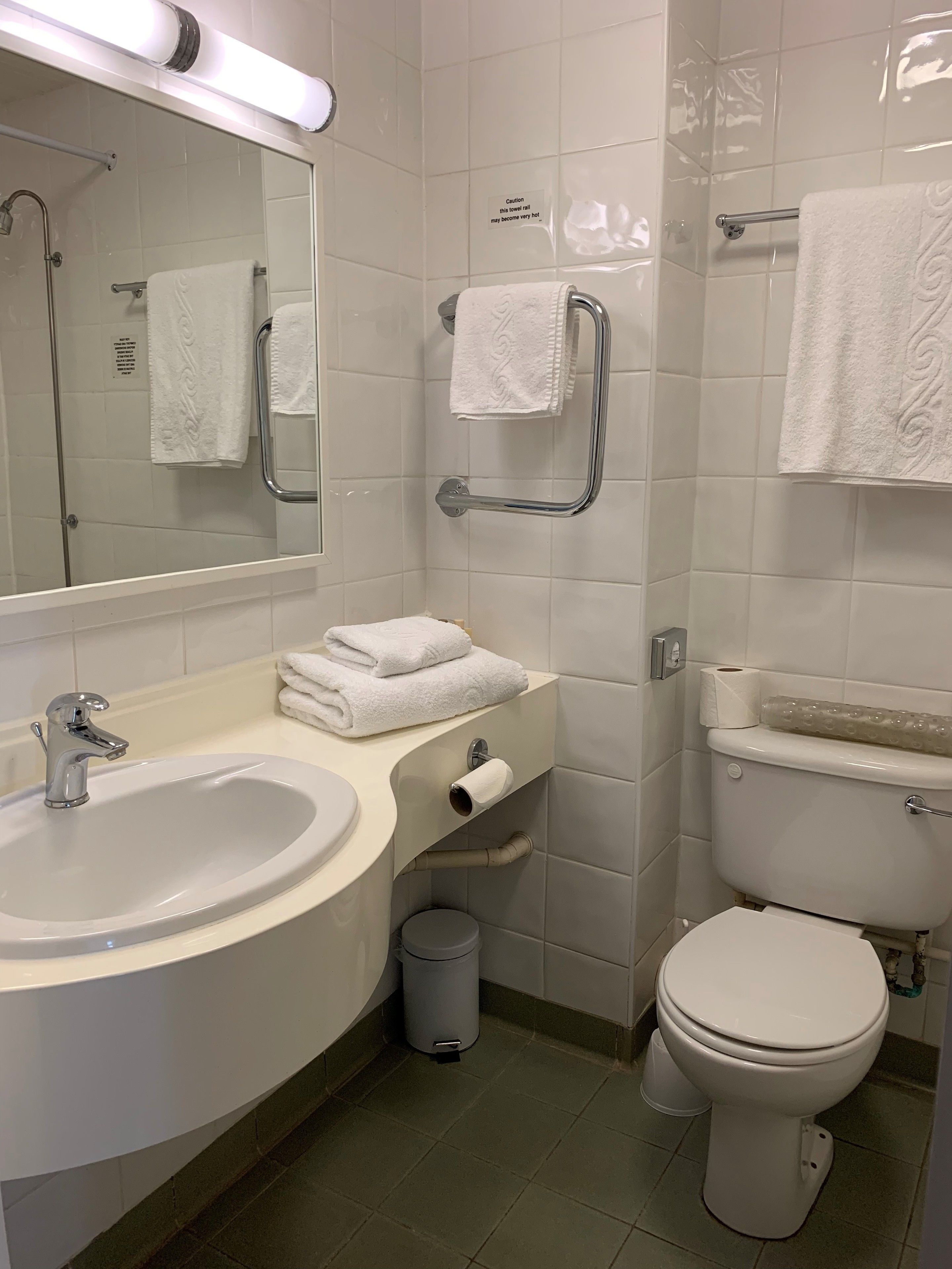 combined shower/bathtub, free toiletries, hair dryer, towels