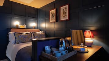 Snug | Premium bedding, in-room safe, desk, soundproofing