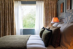 Snug - The Potter's Heron - A Heartwood Inn (Romsey)