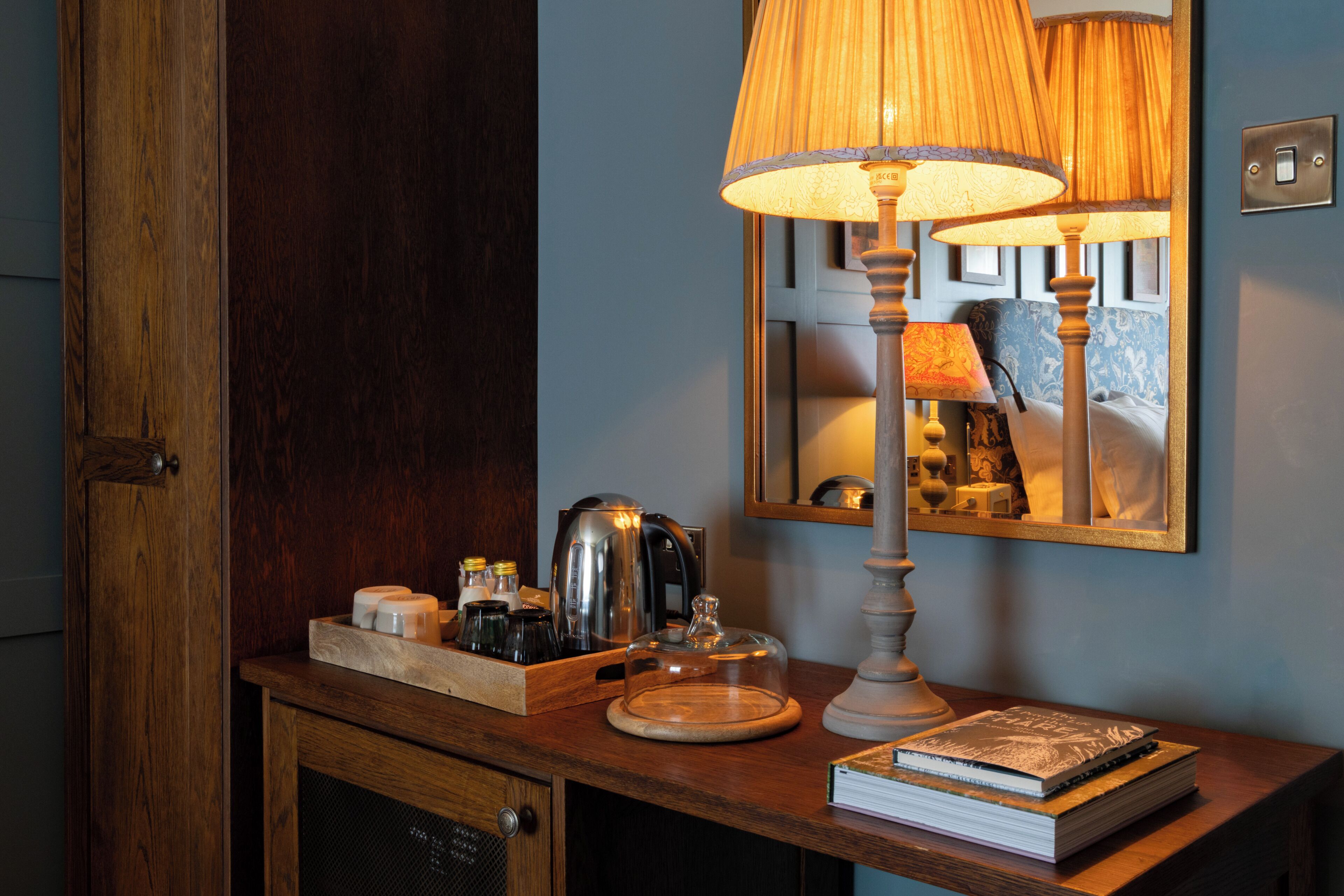 Habitación básica doble | Ropa de cama de alta calidad y caja de seguridad en la habitación 