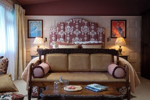 Elite-Zimmer | Hochwertige Bettwaren, Zimmersafe, Schreibtisch, schallisolierte Zimmer