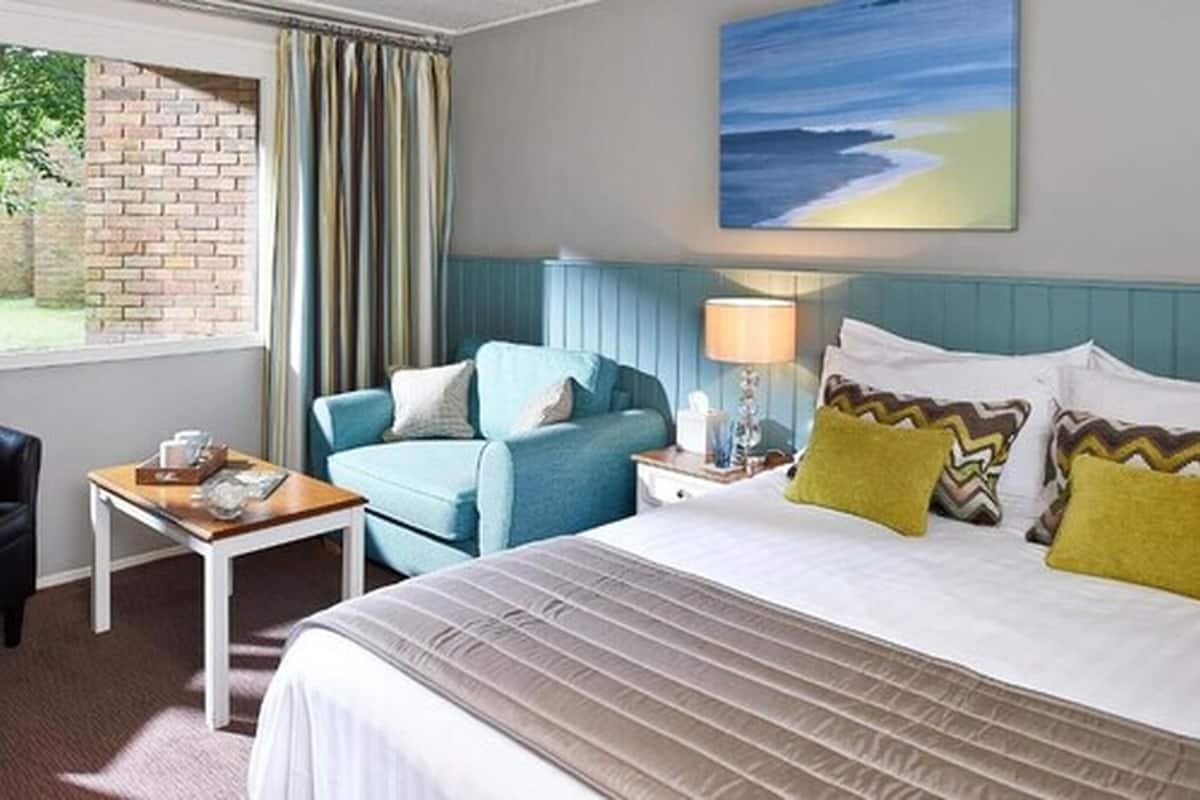 standard double room, 1 king bed | garden view