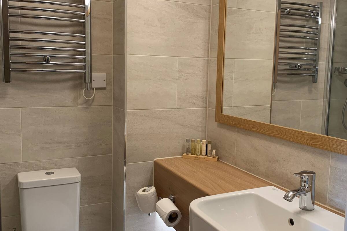 premium double or twin room, 1 bedroom, garden view | bathroom | combined shower/bathtub, free toiletries, hair dryer, towels