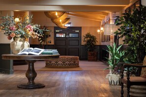 Reception - The Potter's Heron - A Heartwood Inn (Romsey)