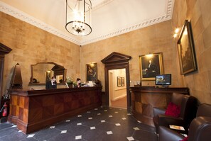 Reception - Sir Christopher Wren Hotel (Windsor)