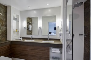 Grand Double Room  | Bathroom