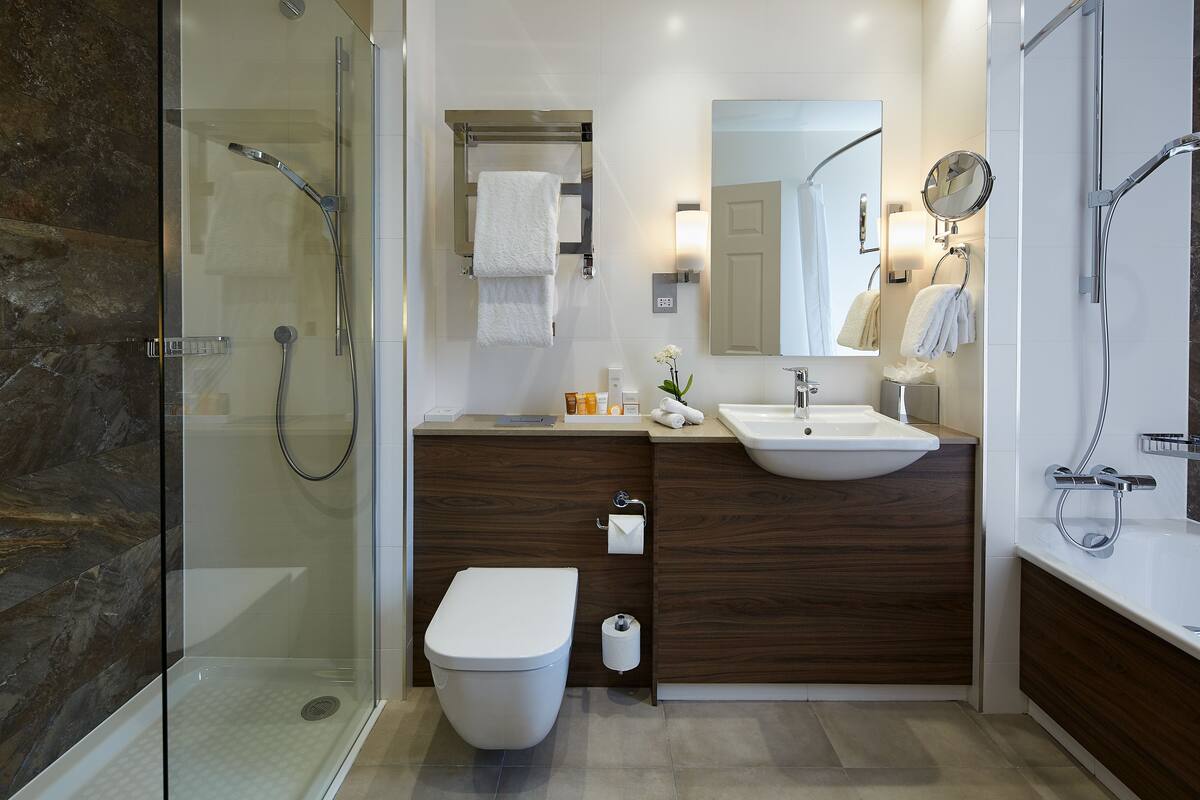 grand double room  | bathroom | combined shower/bathtub, designer toiletries, hair dryer, towels