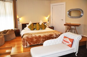 مكتب ومكواة/لوح كي وواي فاي مجانًا وملاءات أسرّة