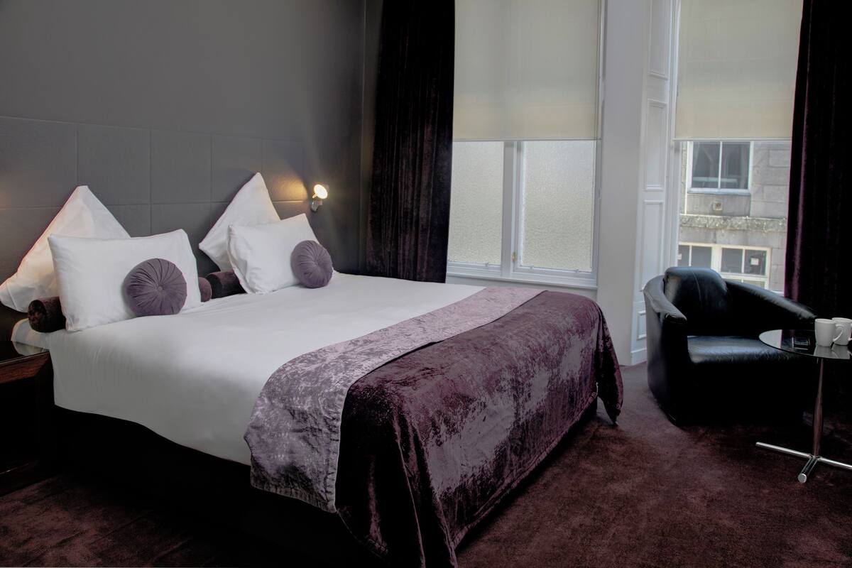 Executive Room | Desk, iron/ironing board (on request), free WiFi, alarm clocks