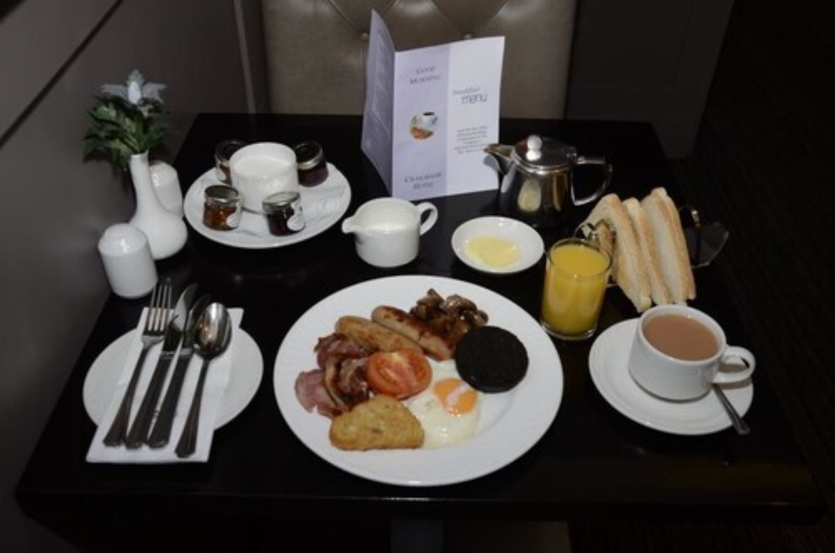 daily cooked-to-order breakfast (gbp 12.95 per person)