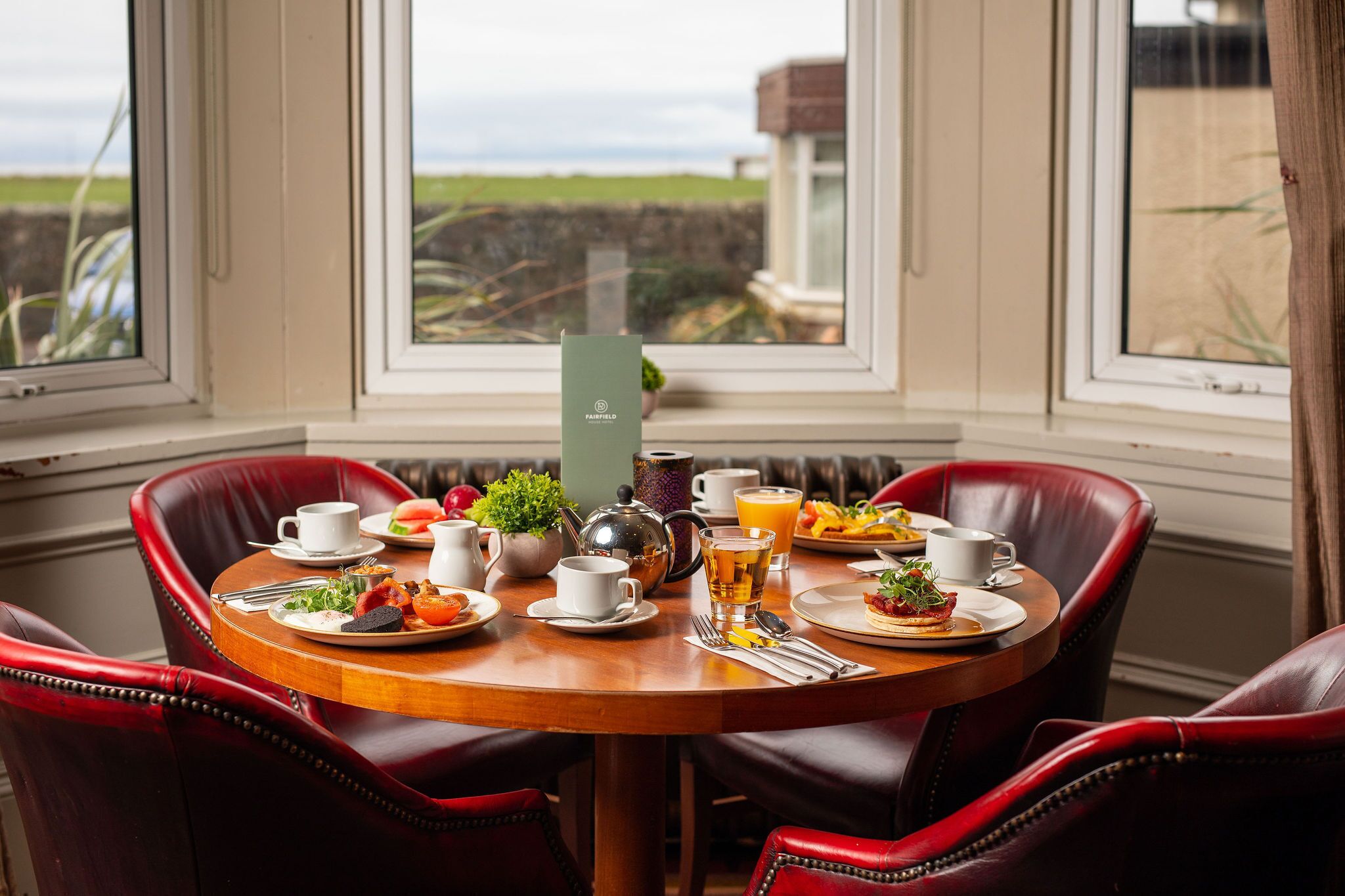 breakfast, lunch, dinner served; international cuisine, sea views