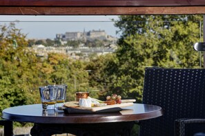 Serviço de café da manhã, culinária britânica, vistas para o jardim