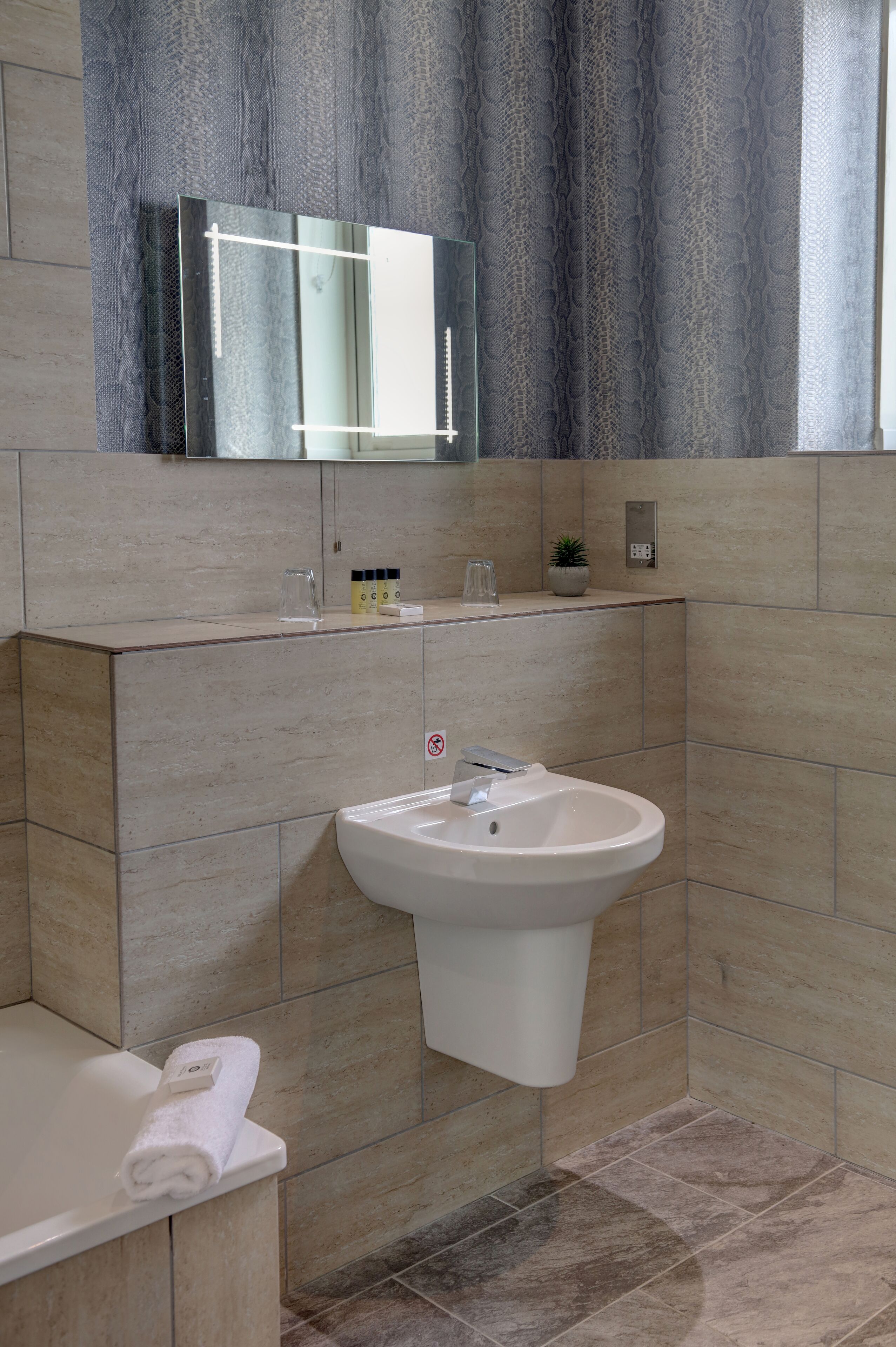 Photo - Braid Hills Hotel