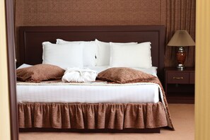 Grand Suite | Egyptian cotton sheets, hypo-allergenic bedding, Select Comfort beds