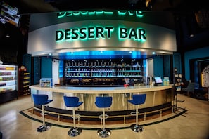 Bar (on property) - Hotel Uzbekistan (Tashkent)