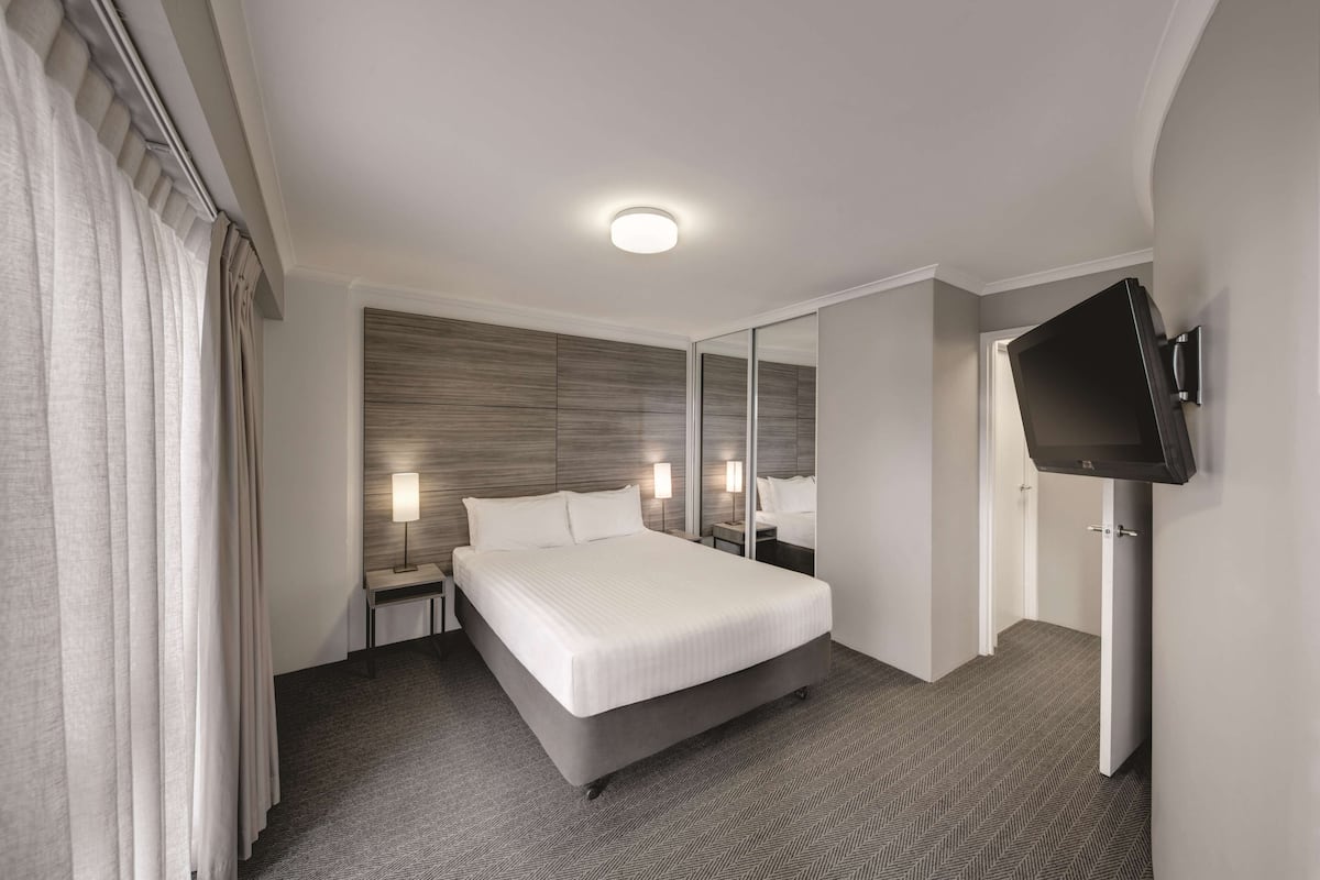 1 bedroom, in-room safe, iron/ironing board, free cribs/infant beds
