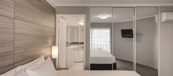 Adina Serviced Apartments Canberra James Court