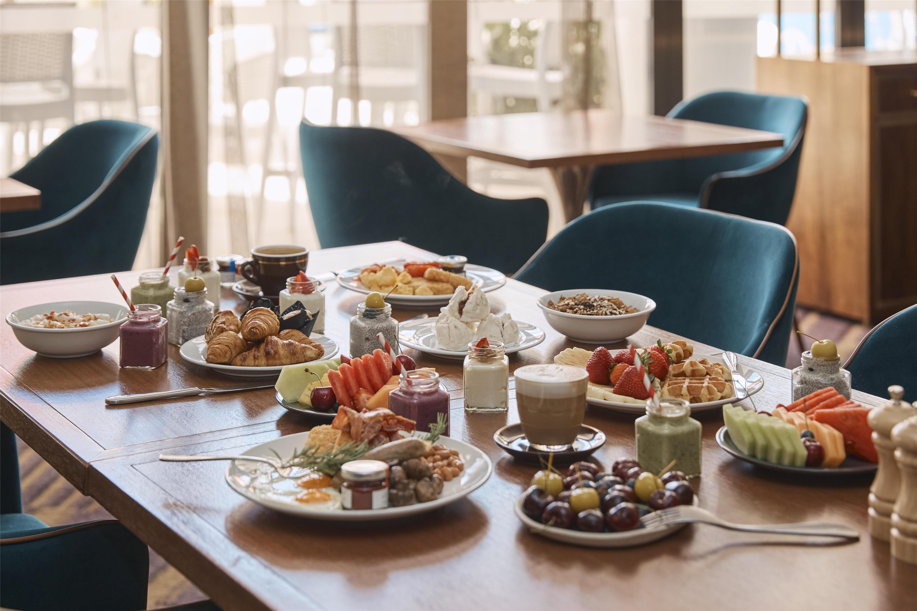 Café da manhã, almoço e jantar; culinária local 