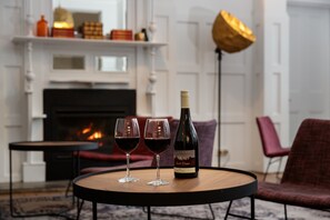 Fireplace - Rydges Hobart (North Hobart)