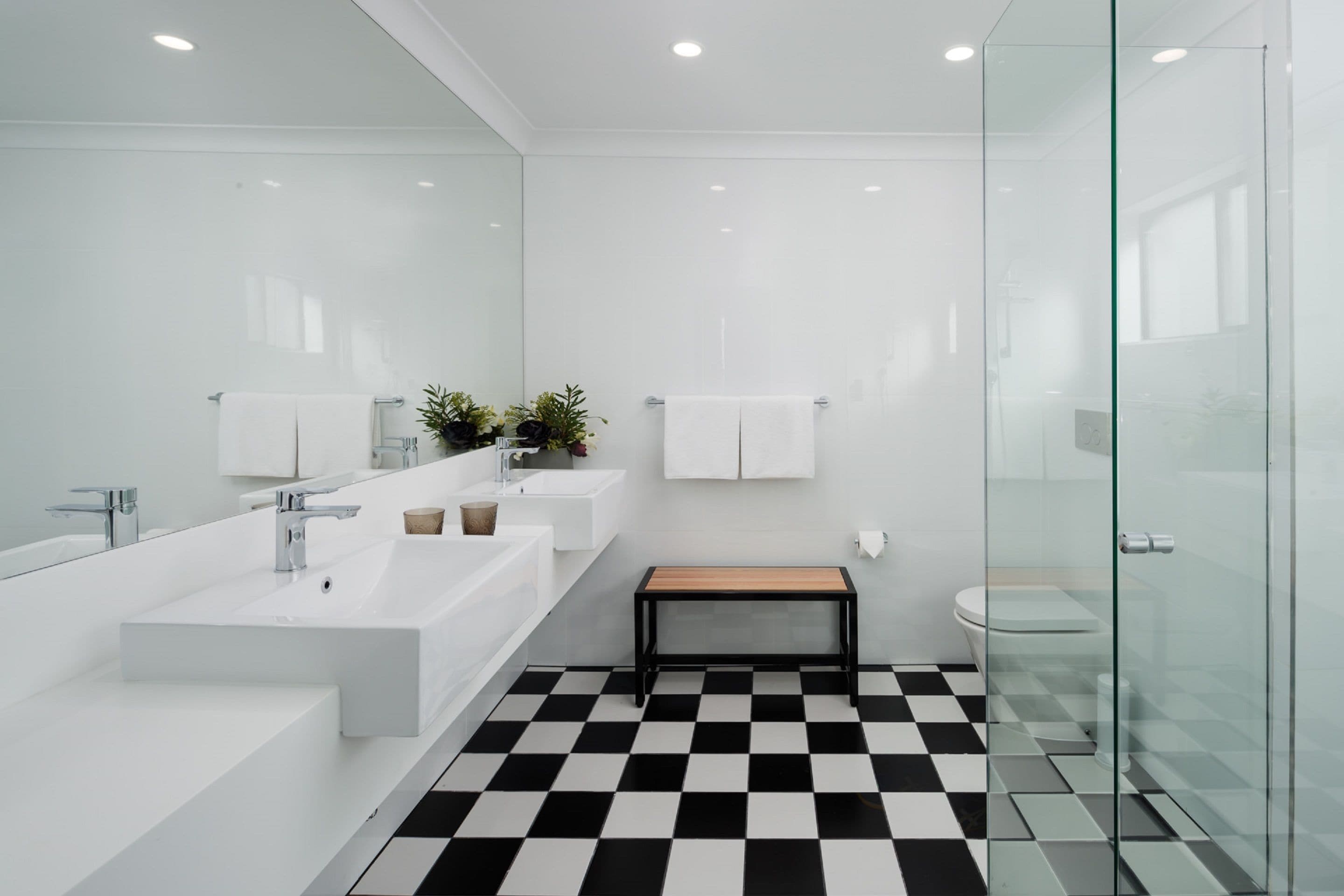 rainfall showerhead, free toiletries, hair dryer, towels