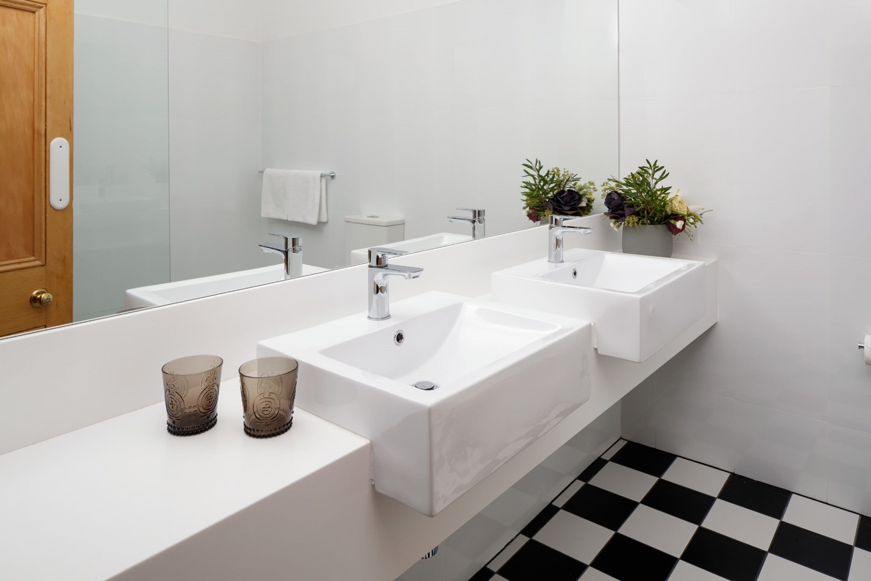 rainfall showerhead, free toiletries, hair dryer, towels