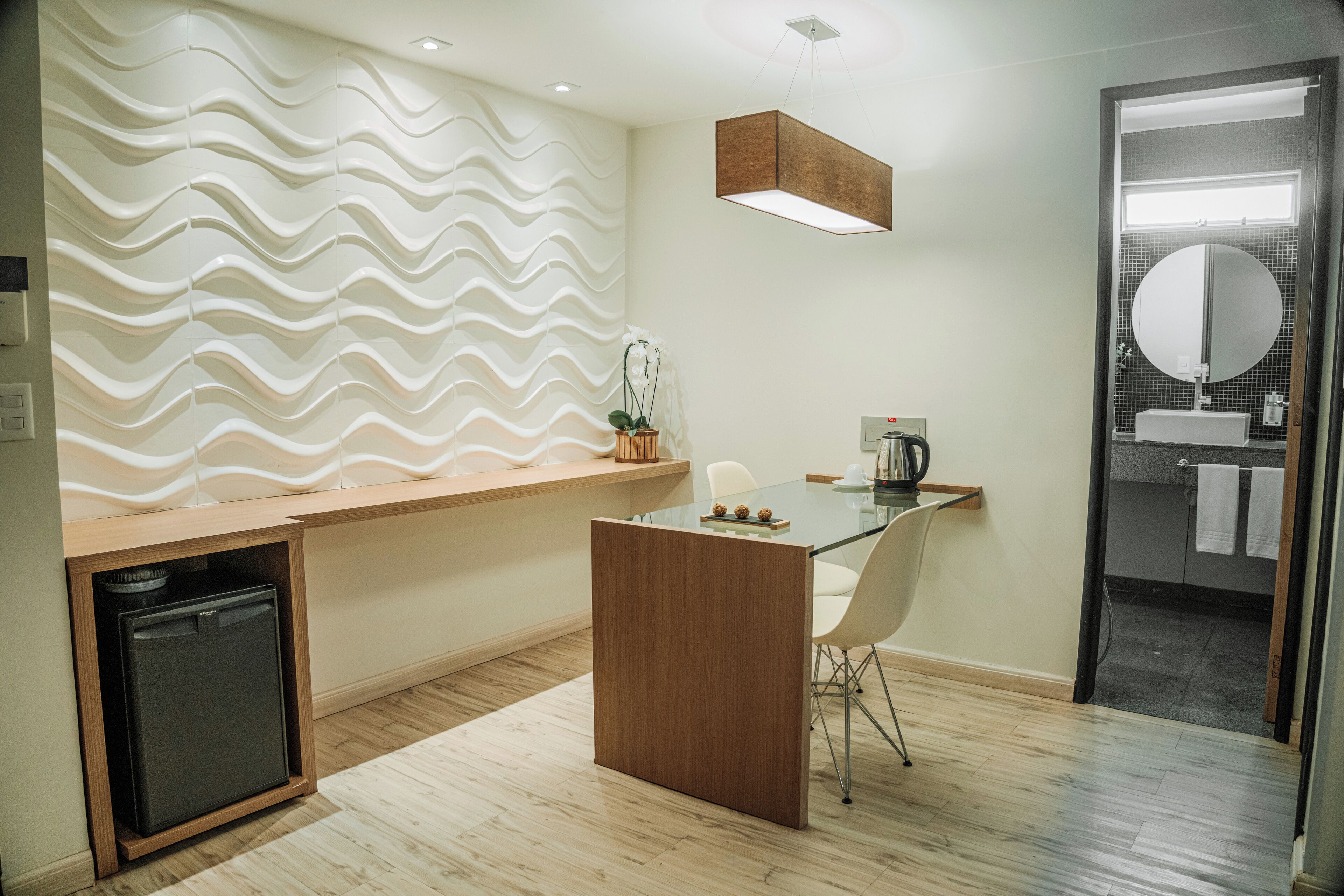 superior duplo com vista cidade | living area | 32-inch tv with cable channels