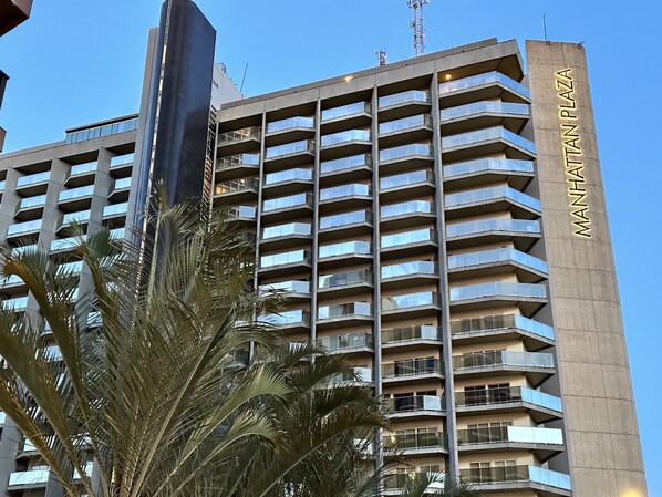 Front of property – evening/night - Manhattan Plaza (Brasília)