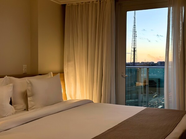 Minibar, coffres-forts dans les chambres, rideaux occultants