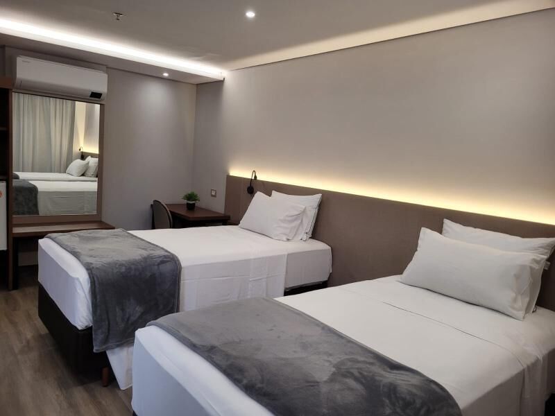 Minibar, bureau, Wi-Fi gratuit, draps fournis