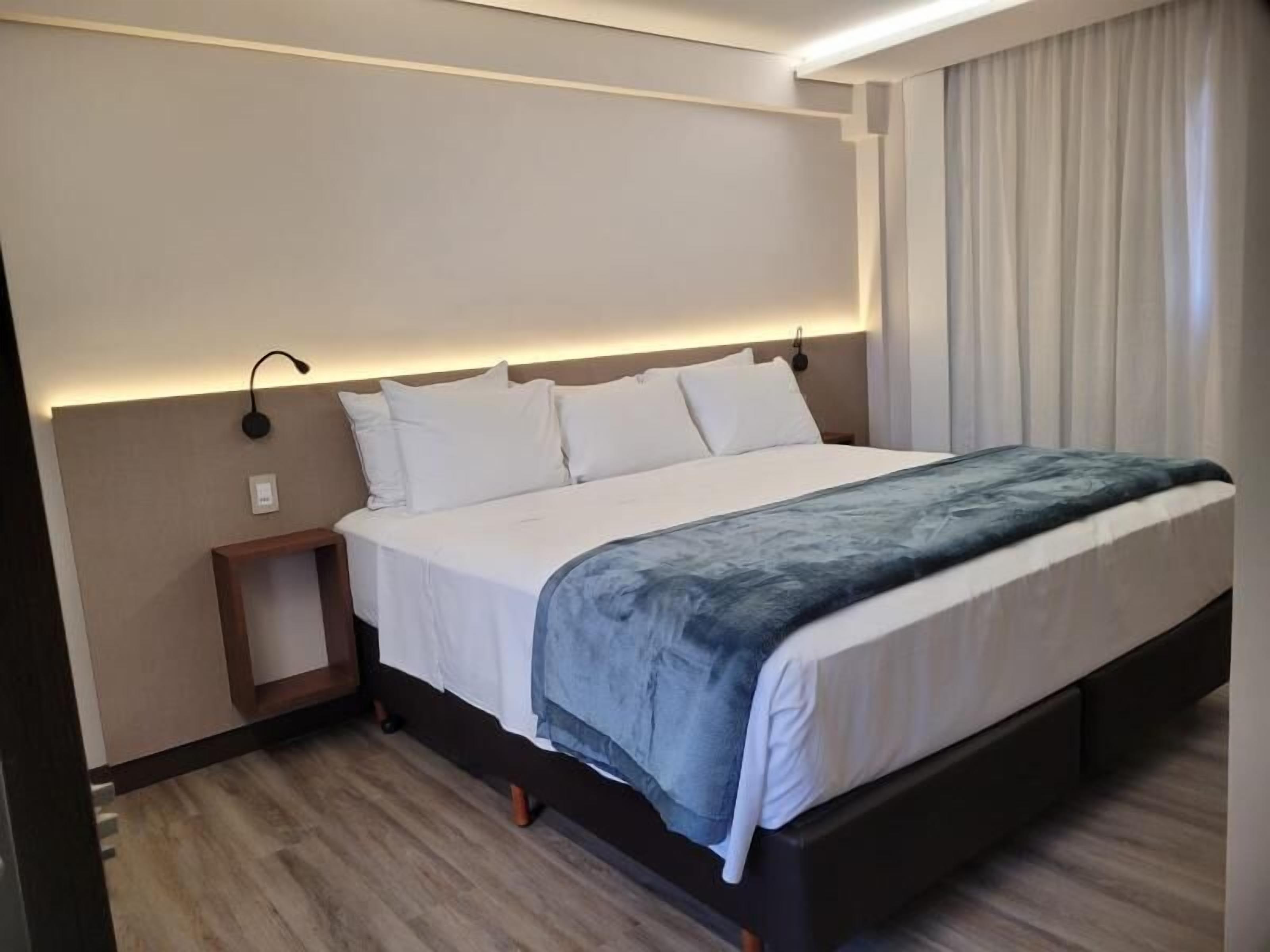 Minibar, bureau, Wi-Fi gratuit, draps fournis