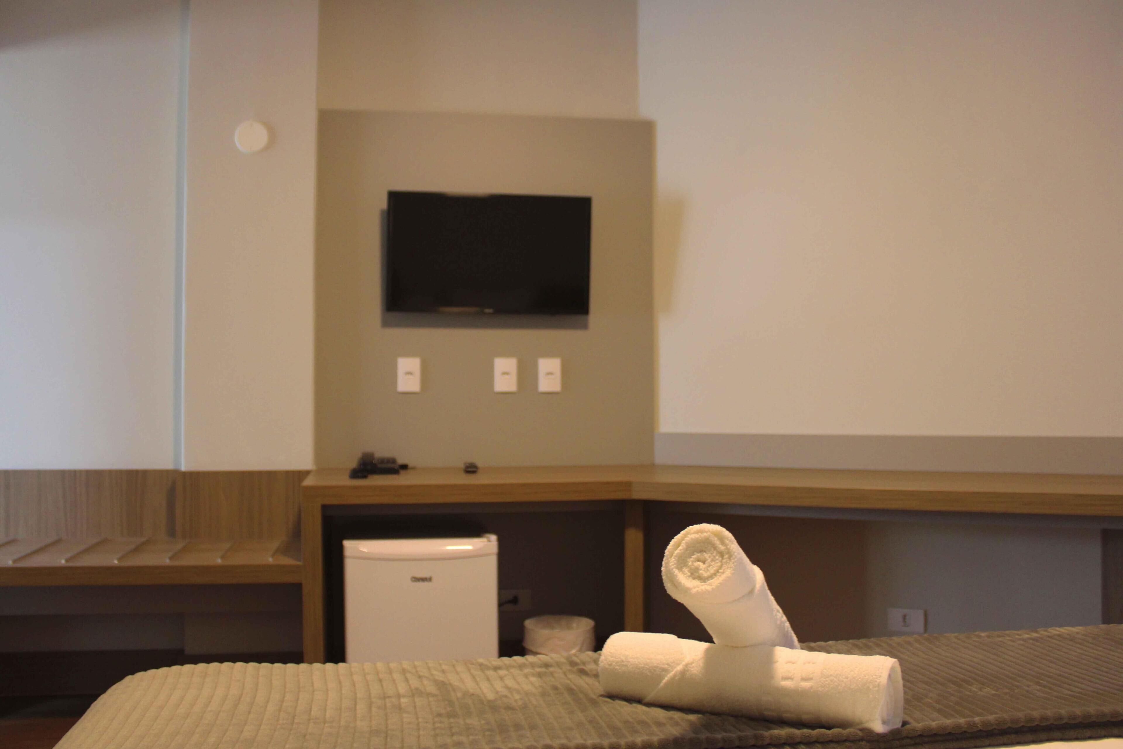 1 bedroom, hypo-allergenic bedding, minibar, in-room safe