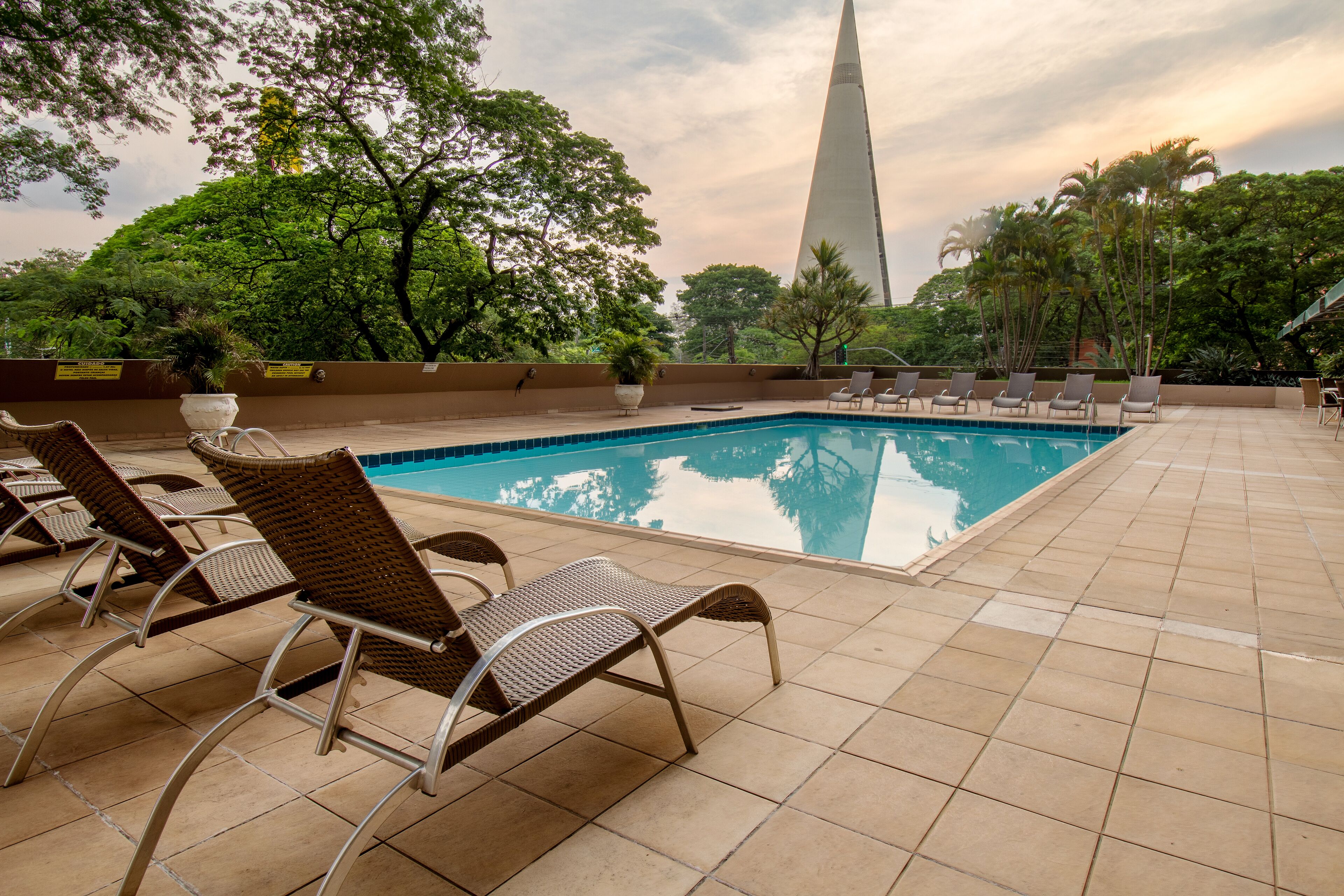 Foto - Hotel Deville Business Maringá