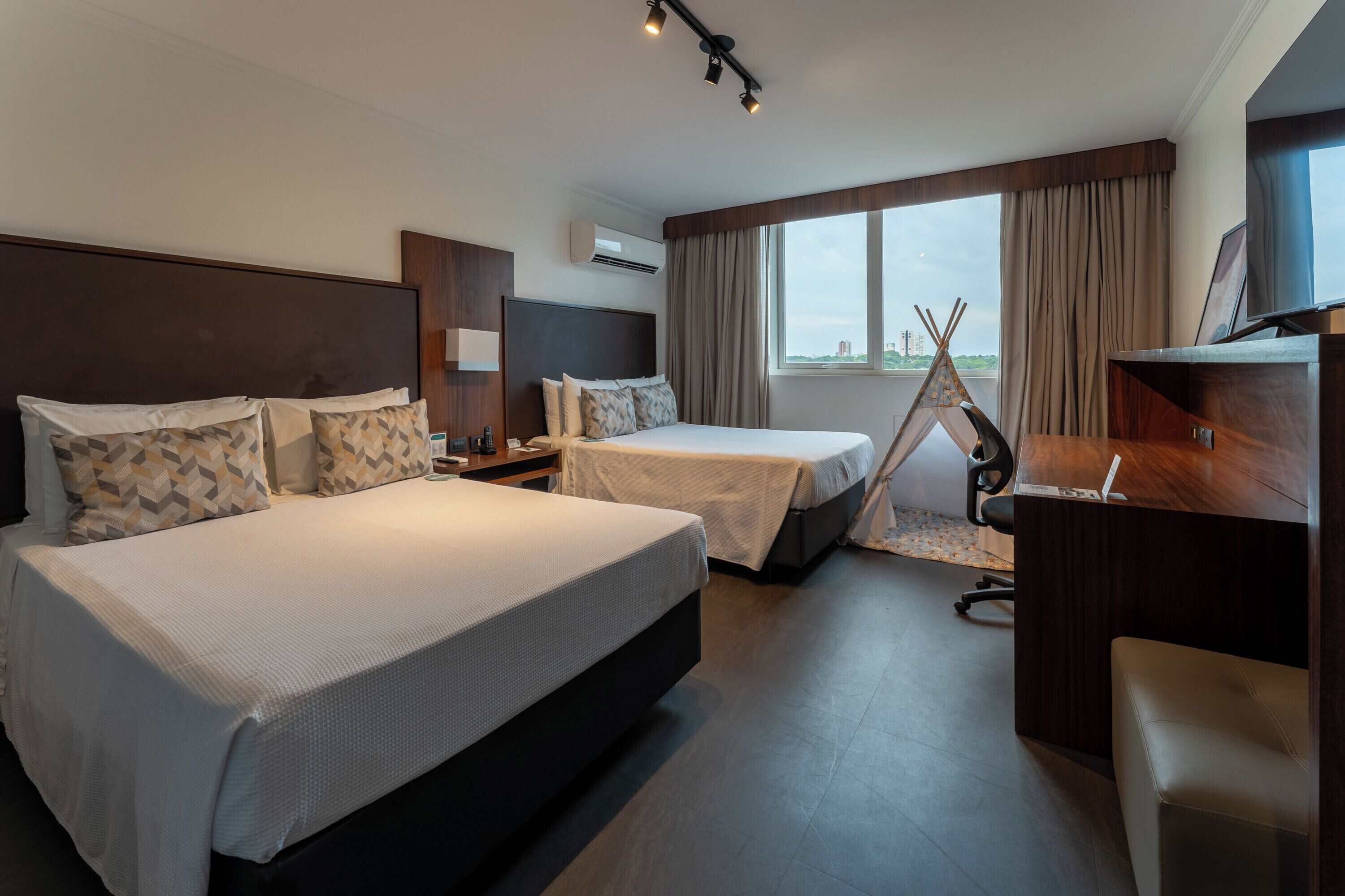 Deluxe Twin Room | Minibar, WiFi (free), alarm clocks, bed sheets