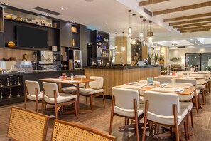 Bar (on property) - Deville Prime Maringá (Maringá)