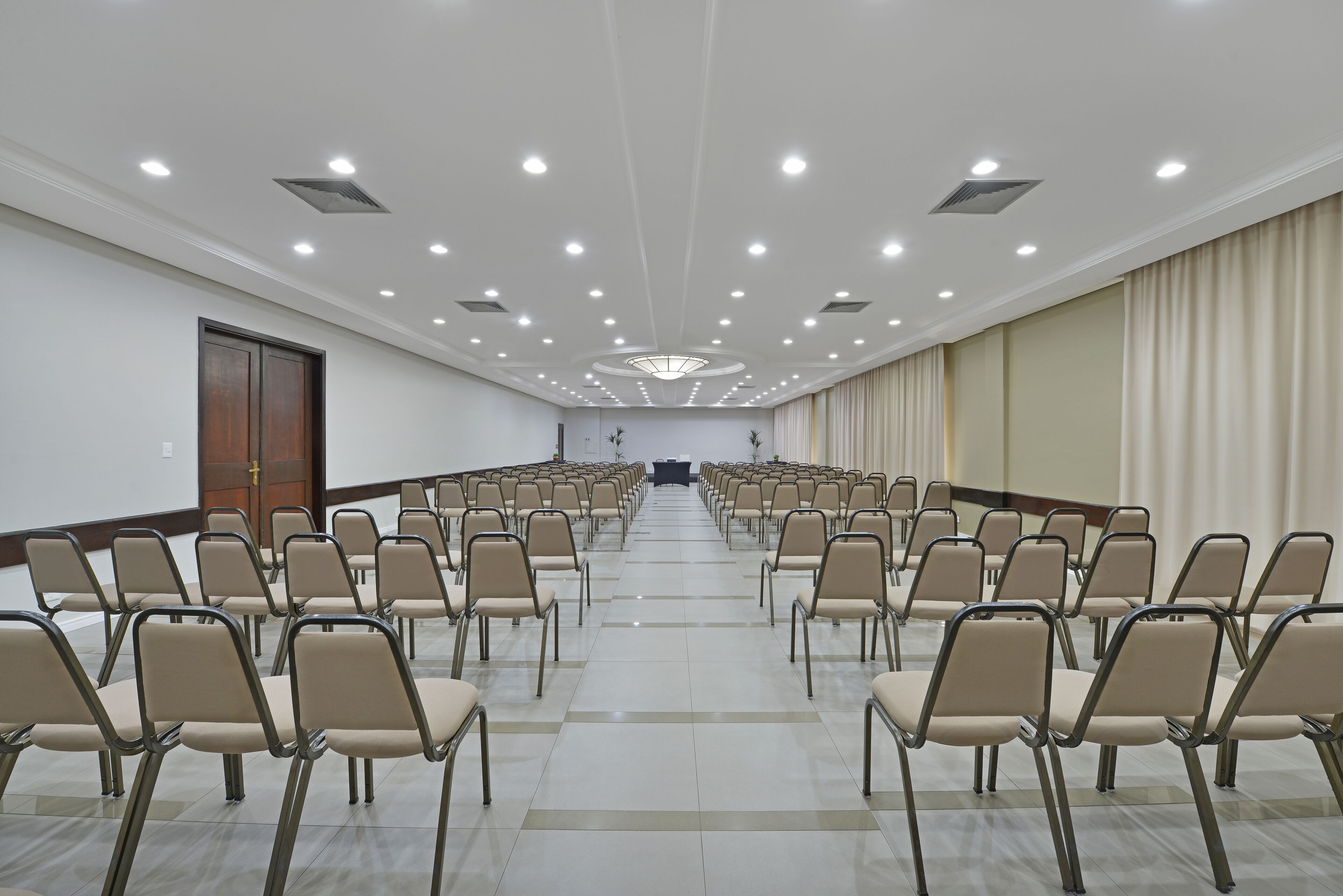 Foto - Hotel Deville Business Maringá