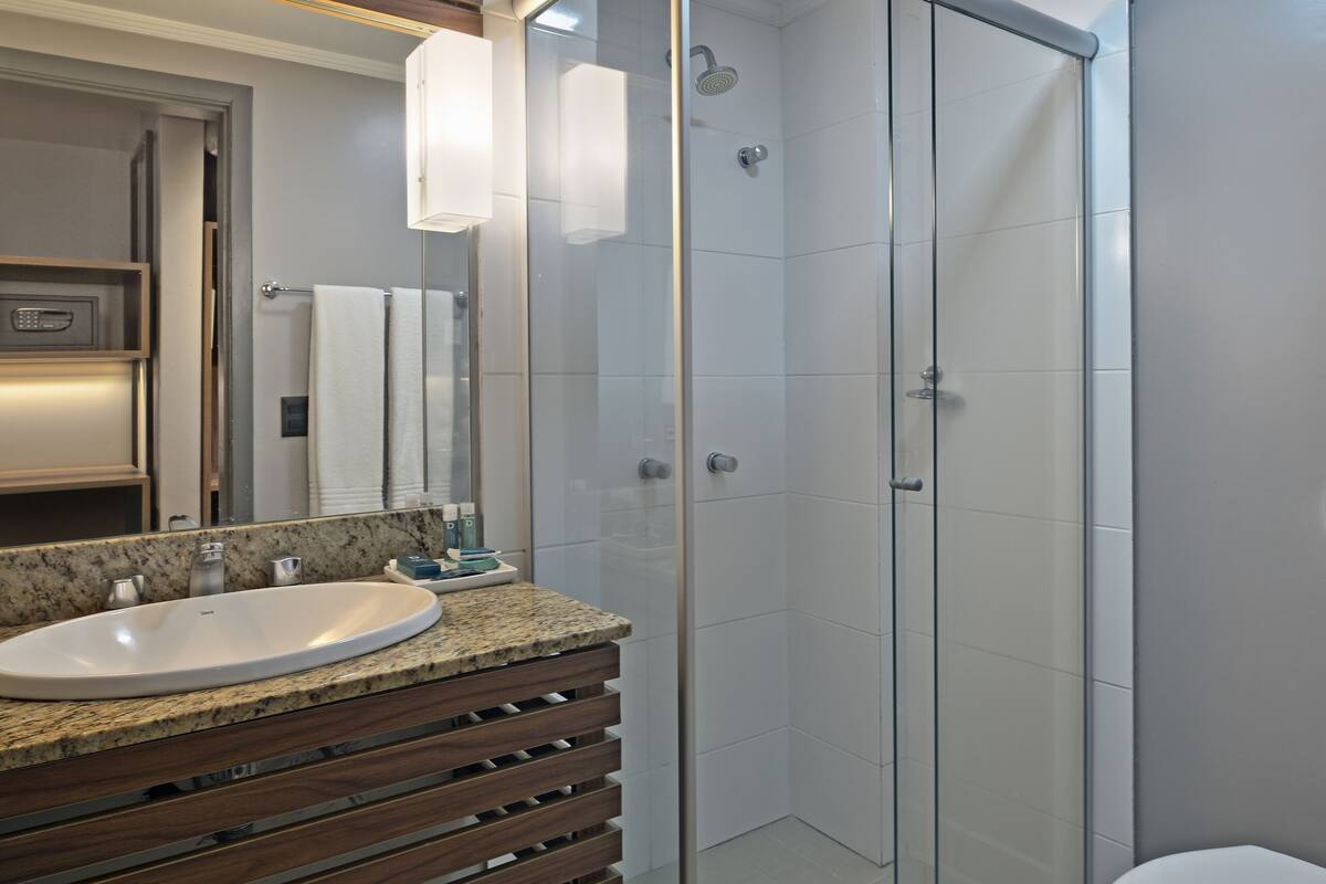 shower, free toiletries, hair dryer, towels