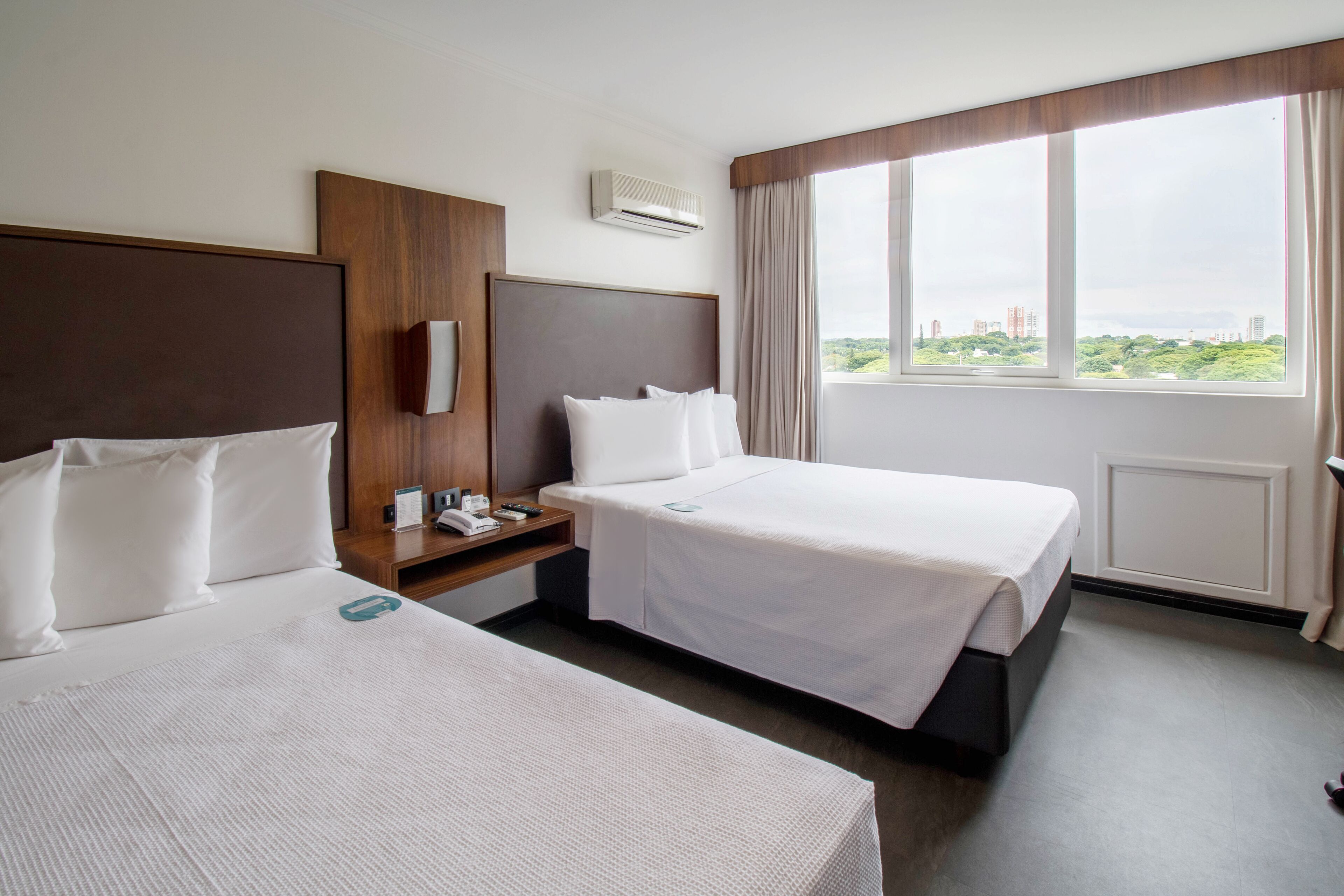 deluxe twin room | minibar, free wifi, bed sheets, alarm clocks