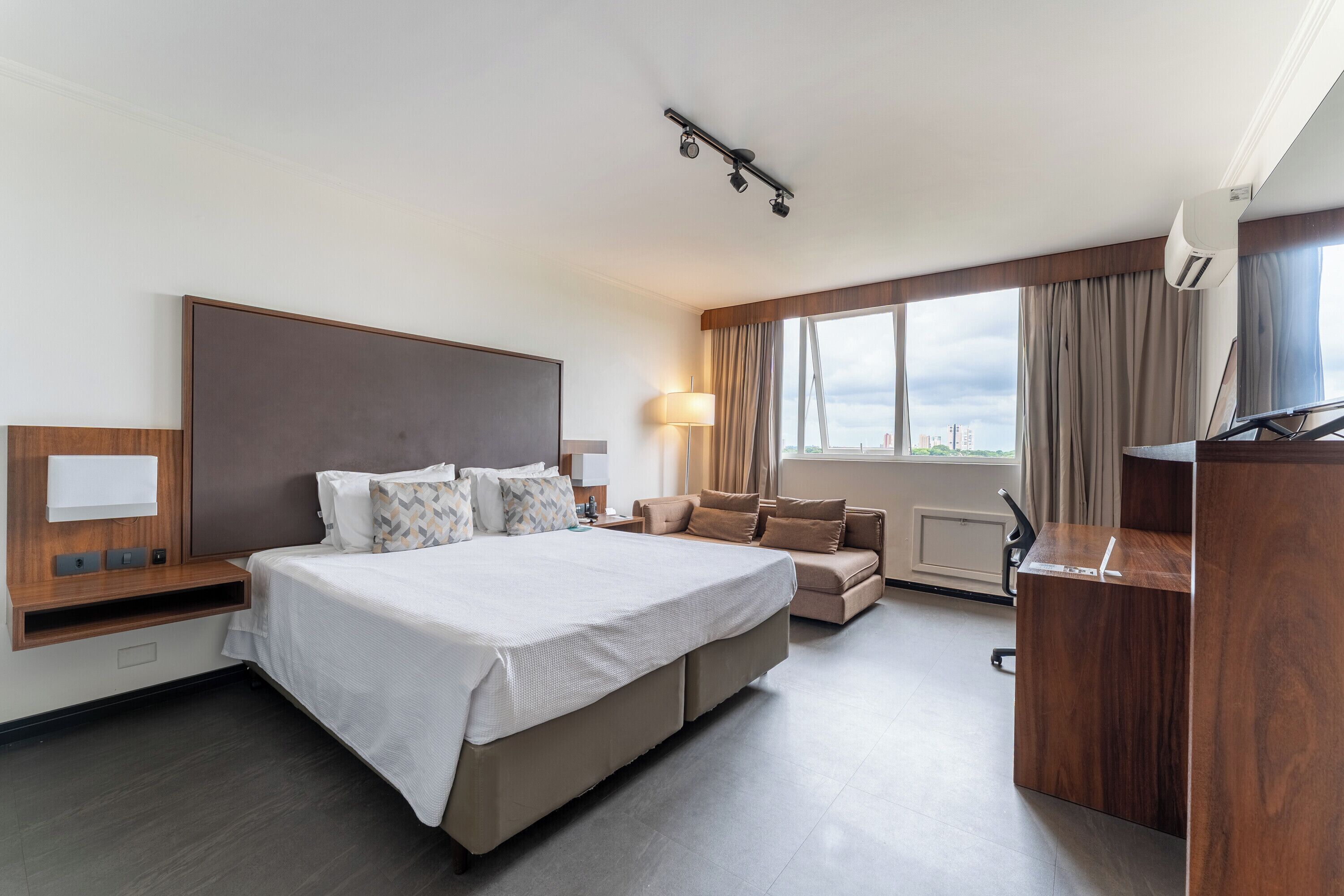 Luxo Casal | Minibar, WiFi (free), alarm clocks, bed sheets