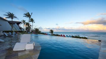 4 outdoor pools, pool loungers