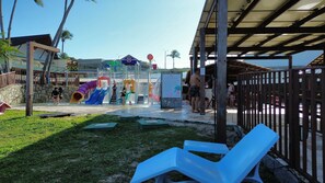 4 outdoor pools, sun loungers