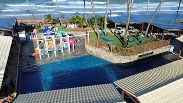 4 hồ bơi ngoài trời, ghế dài tắm nắng