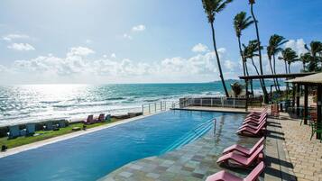 4 outdoor pools, sun loungers