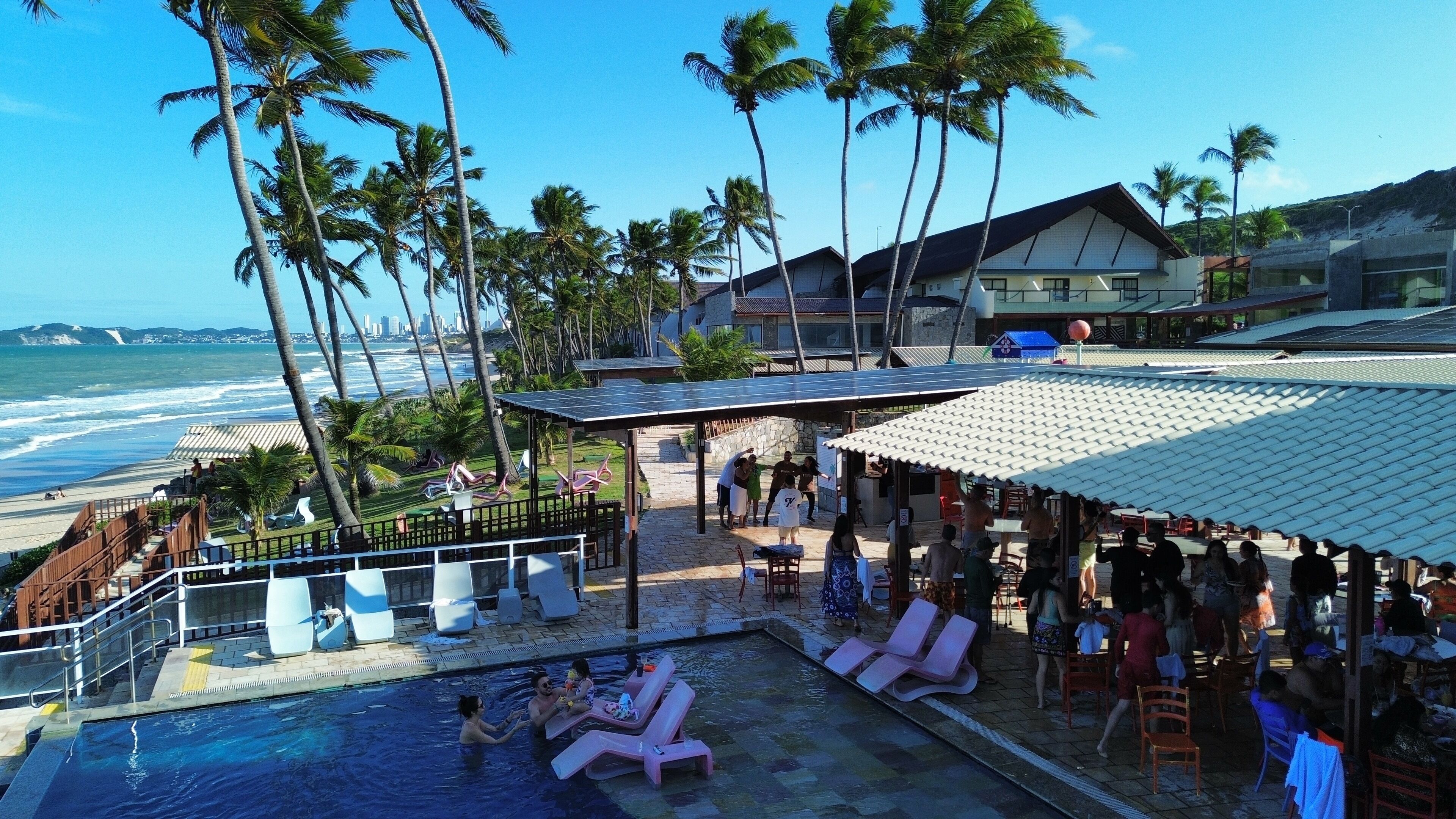 4 outdoor pools, sun loungers