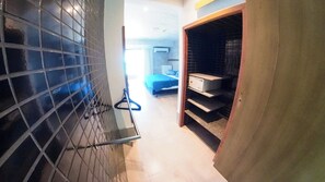 Quarto família, 1 cama de casal, acessível, vista para o oceano | 1 多间卧室、迷你吧、客房内保险箱、办公桌