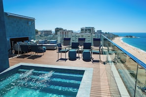 Outdoor pool, pool umbrellas, sun loungers
