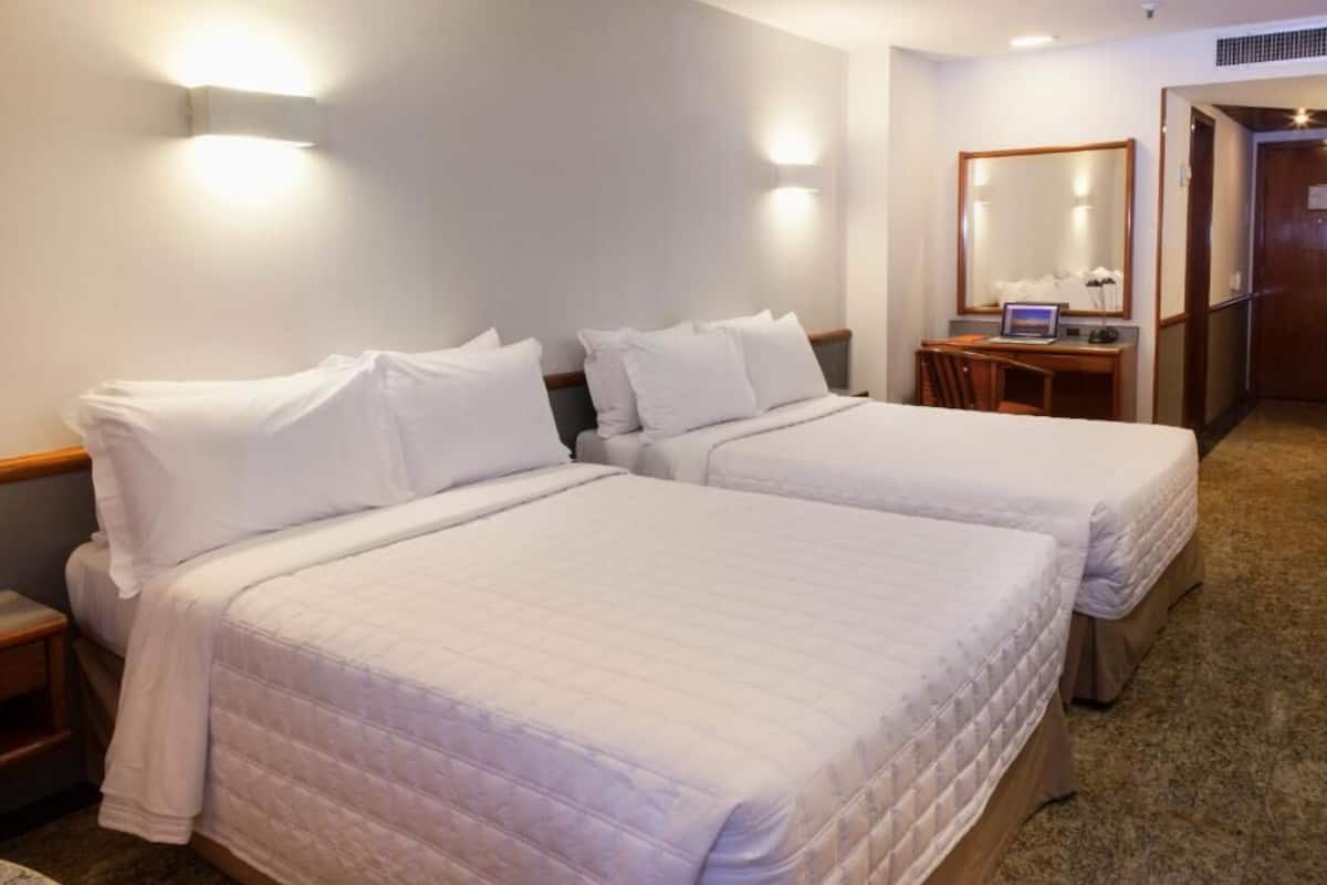Hochwertige Bettwaren, Minibar, Zimmersafe, Schreibtisch