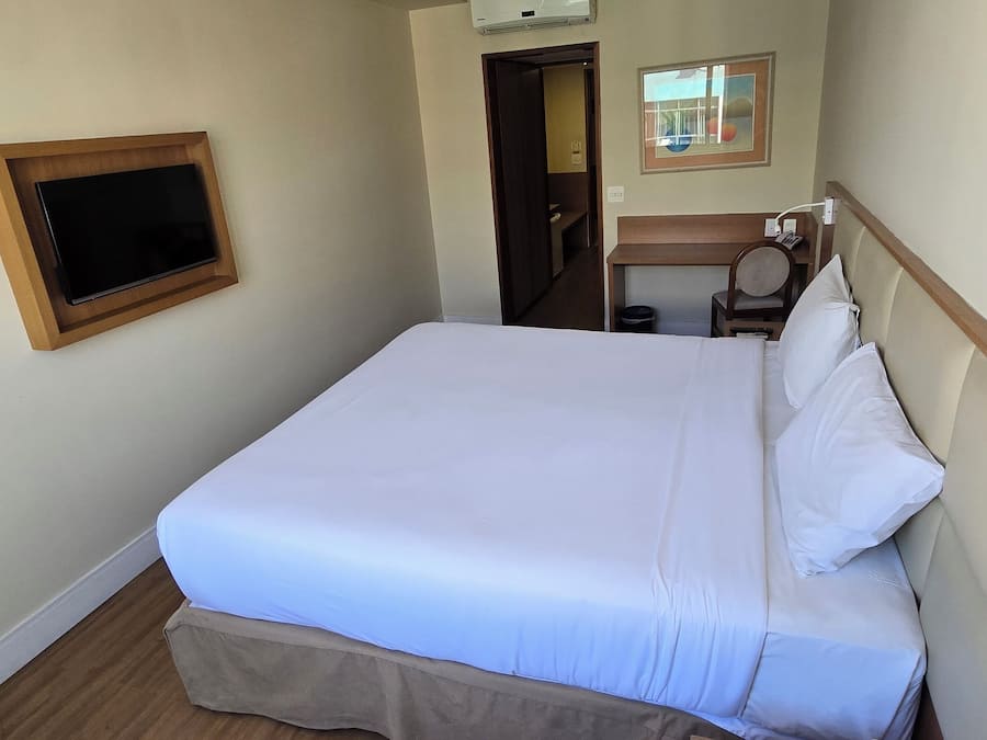 Standard Room, 1 Double Bed | Minibar, in-room safe, blackout drapes, free WiFi