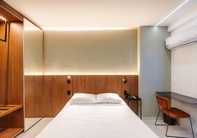 Minibar y caja de seguridad en la habitación